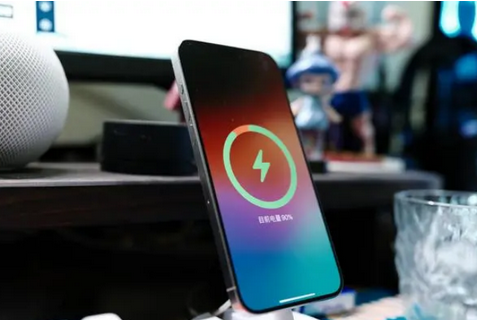 柳南苹果15换屏服务分享用什么充电器给iPhone15充电更好 
