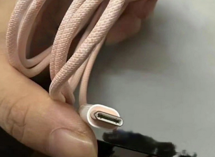 柳南苹果15维修店分享iPhone15USB-C数据线长啥样